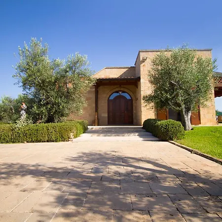 Biancolivo In Salento Bed & Breakfast